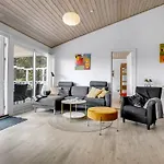 Helin - 800m From The Sea By Interhome *