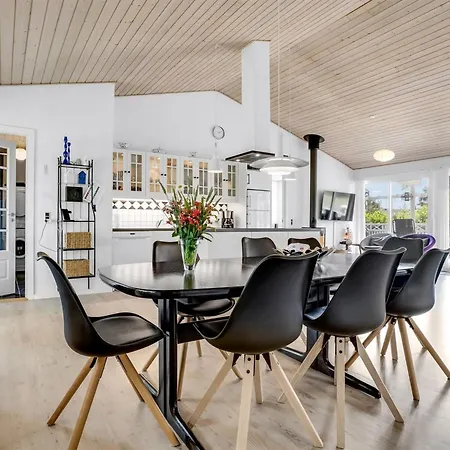 Helin - 800m From The Sea By Interhome *